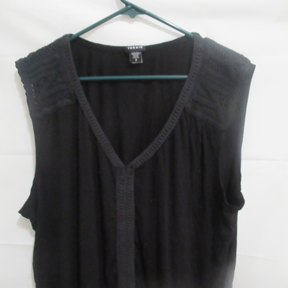 Torrid Sleeveless Top Womens 2 Black layer Crochet Trim V-Neck Stretchy